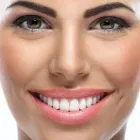 Yrityksen 2 kuva ERIKOISHAMMASTEKNIKKO HANNELE LINDHOLM Hammasproteesien, keinohampaiden ym. valmistus  Helsinki 18