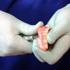 Yrityksen 3 kuva MUNKKINIEMEN HAMMASLABORATORIO ANTTI HUHTALA OY Hammasproteesien, keinohampaiden ym. valmistus  Helsinki 18