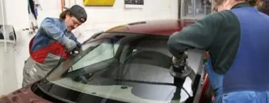 Yrityksen 3 kuva AUTO - MUOVI OY KEM Moottoriajoneuvojen osien ja varusteiden vähittäiskauppa (pl. renkaat)  Helsinki 18