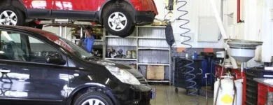 Yrityksen 3 kuva AUTOKORJAAMO JARI NAULAPÄÄ KY Moottoriajoneuvojen huolto ja korjaus (pl. renkaat)  Järvenpää 18