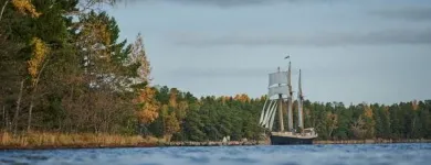 Yrityksen 7 kuva HELSINGIN PURJELAIVAKONTTORI Sisävesiliikenteen henkilökuljetus  Helsinki 18