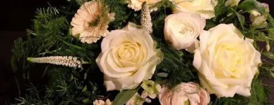 Yrityksen 3 kuva KLUUVIN KUKKA  Helsinki 18