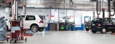 Yrityksen 1 kuva MALMINKARTANON AUTOHUOLTO OY Moottoriajoneuvojen huolto ja korjaus (pl. renkaat)  Helsinki 18