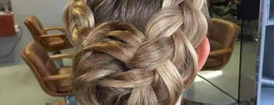 Yrityksen 1 kuva PARTURI-KAMPAAMO WELLHOTTARET  Oulu 14