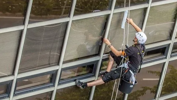 Yrityksen 3 kuva KIRKASLASI