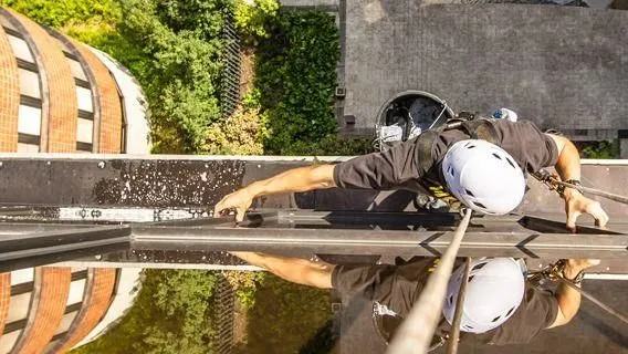 Yrityksen 4 kuva KIRKASLASI