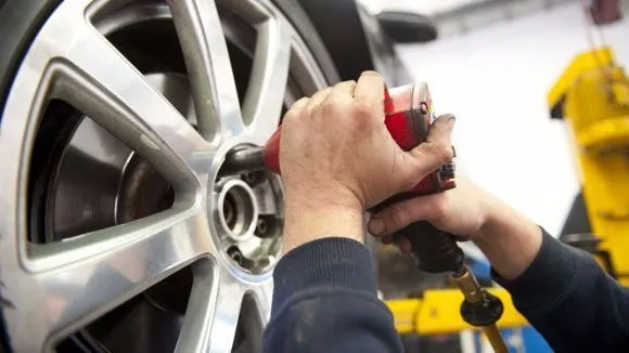 Yrityksen 3 kuva HSV AUTOHUOLTO OY - AD-AUTOKORJAAMO